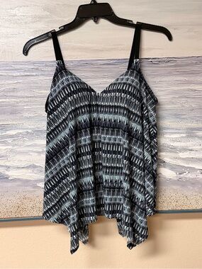 Miracle Brands Dreamsuit Built in Bra Black & Gray Pattern Tankini Swimsuit Top
